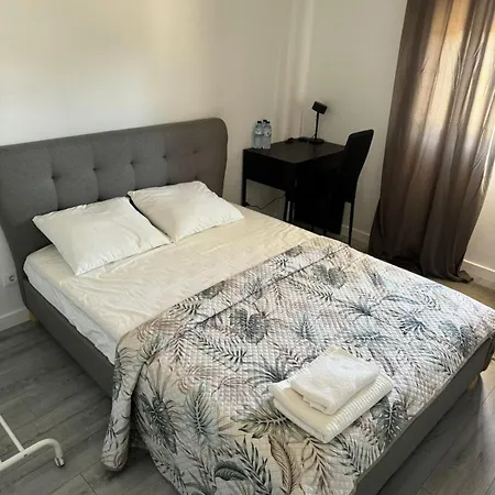 Spacious Bedroom In A Modern T3 Quarto em Acomodações Particulares *