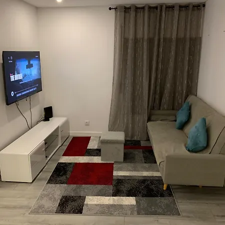 Quarto em Acomodações Particulares Spacious Bedroom In A Modern T3 Costa da Caparica