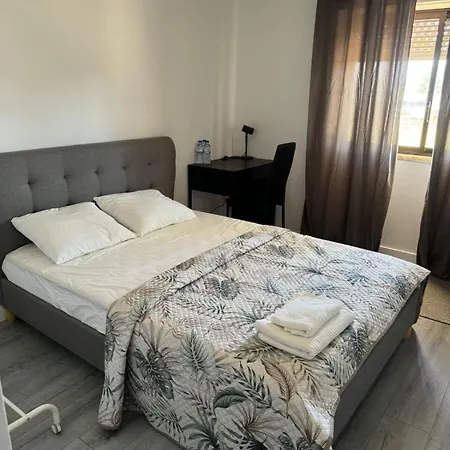 Spacious Bedroom In A Modern T3 Privatunterkunft *